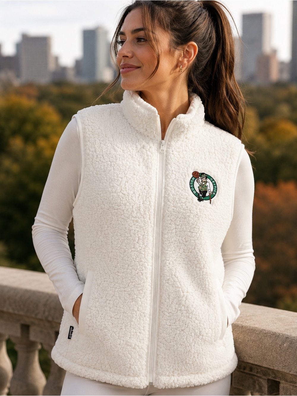 NWT Antigua Women’s White Boston Celtics Sherpa Fleece Vest Small